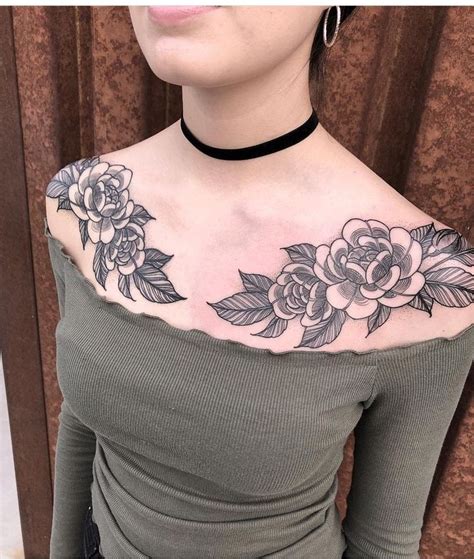 tatuajes para mujeres pecho|Tatuajes de mujer en el pecho